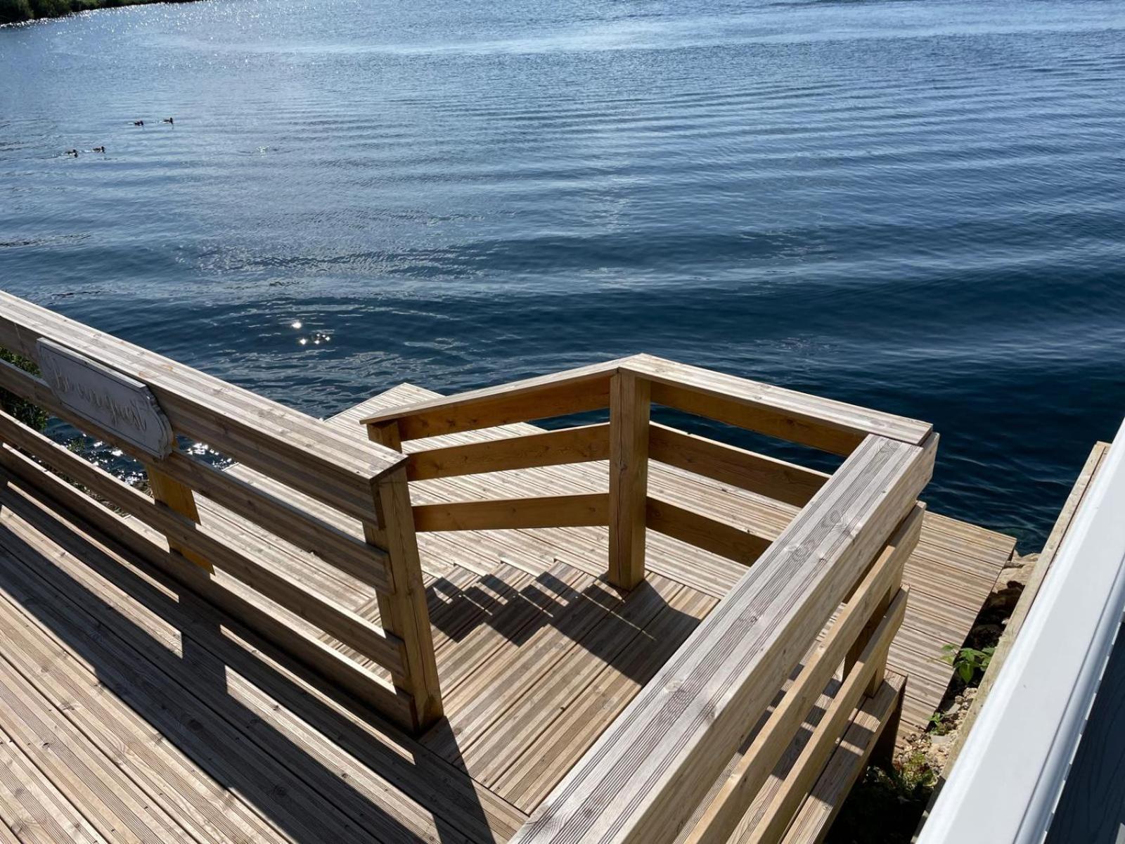 Lakeside Holiday Home With Hot Tub Tattershall Exterior photo